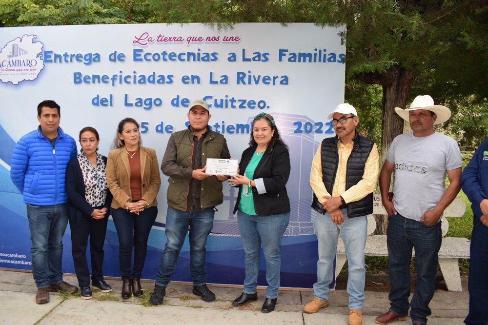 Entrega DUMAC 28 biodigestores a acambarenses de la ribera de Cuitzeo