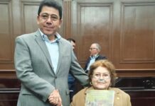 Benedicto López al muro de honor del Congreso: María de la Luz Núñez