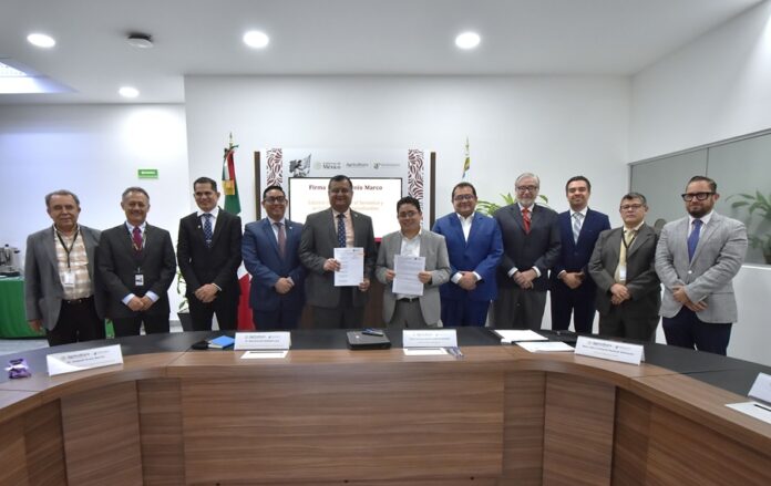 SADER FIRMA DE CONVENIO SENASICA COLPOS