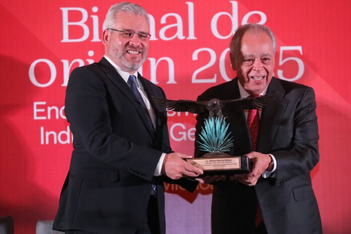 galardon El águila en vuelo