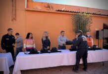Equipa Indaparapeo a personal de Seguridad Pública y Protección Civil