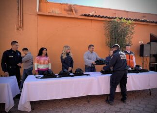 Equipa Indaparapeo a personal de Seguridad Pública y Protección Civil