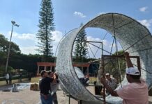 Indaparapeo inicia trabajos de decoración para su Monumental Árbol Navideño