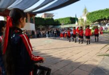 Con escolta y banda de guerra, Queréndaro rinde homenaje a los héroes de la Revolución