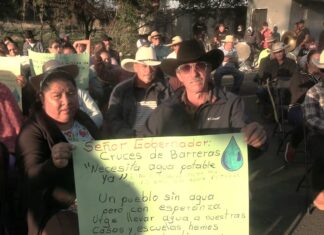 En la inauguración de Los Baños, habitantes de Cruces de Barreras exigen agua y carretera a Urundaneo