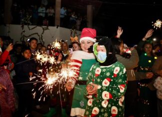 Queréndaro enciende las luces que marcan el inicio de las festividades decembrinas