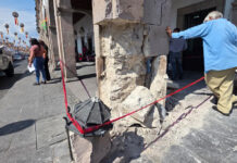 Tractocamión ocasiona graves daños al Portal Hidalgo, de Cuitzeo