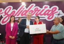 Bedolla impulsa autonomía económica de michoacanas; da más de 300 kits de autoempleo