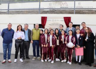 Inaugura Bedolla dos canchas de fútbol 7 en la Secundaria 2 de Morelia