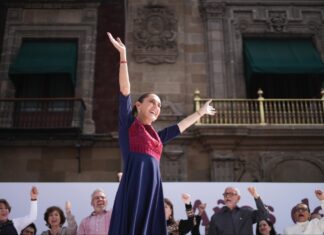 “No nos arrodillamos”; Sheinbaum cierra filas a 7 años de la Cuarta Transformación de México