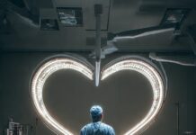 El latido herido del sistema de salud: la precarización del personal médico