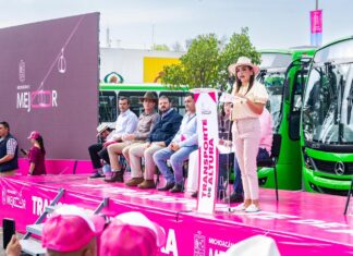 Uruapan da un aalto a la modernidad con nuevas unidades de transporte de prepago; Grecia Quiroz celebra el avance