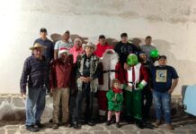 El Padre Pistolas y el Burrito “Filemón” regalan una Navidad de fe y alegría en Chucándiro