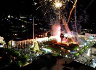 Se ilumina Puruándiro por la Navidad