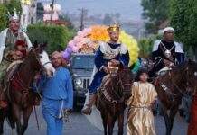 Charo disfruta Caravana y regalos de los Reyes Magos