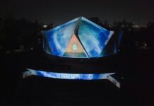 Gladyz Butanda supervisa pruebas para videomapping del Planetario de Morelia