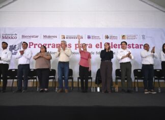 Presidenta Claudia Sheinbaum entrega tarjetas de Bienestar