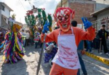 Los barrios toman las calles; inicia el Carnaval de los Toritos de Petate en Charo
