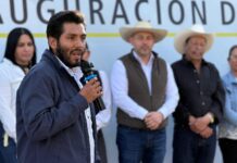 Eric Gaona entrega de red eléctrica y bomba de agua en la comunidad de El Puesto