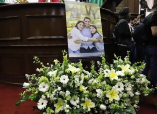 Rinde 76 Legislatura homenaje póstumo a Víctor Mujica, Anayeli Hernández y a su hija