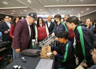 Convoca Bedolla a jóvenes michoacanos a crear red social 100 % mexicana