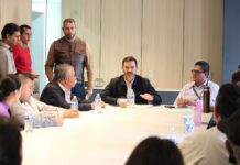 Yankel Benítez y vecinos logran acuerdo para recuperar área verde en San Isidro Itzícuaro