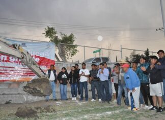 La cancha de la comunidad de Las Palmas, Charo, tendrá gradería metálica