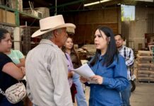 Diana Caballero transforma la vida de familias en Queréndaro con entrega de cemento y materiales para vivienda