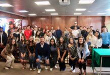Yankel Benítez dialoga con jóvenes universitarios sobre participación ciudadana