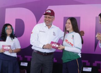 Entrega Bedolla en Uruapan chips de internet del Programa D4TA, Datos Gratis