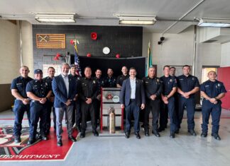 Yankel Benítez recibe equipamiento para bomberos de Morelia; Monterey Park donó equipos de respiración autónoma