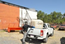 Entrega Gabriel Molinero tinacos subsidiados en Charo