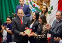Juana Bravo y Adriana Contreras reciben la condecoración Mujer Michoacana 2026