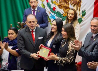 Juana Bravo y Adriana Contreras reciben la condecoración Mujer Michoacana 2026