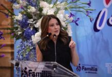 Recibe Paola Delgadillo Hernández, presidenta de DIF Morelia, reconocimiento del Congreso del Estado