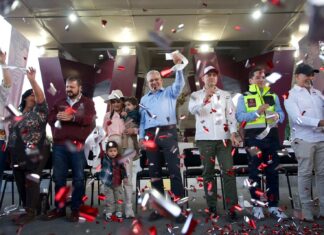 Bedolla entrega al pueblo de Uruapan el puente vehicular Carlos Manzo