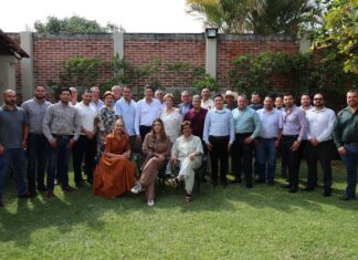 Se reúne Alfonso Martínez Alcázar con productores y porcicultores del Bajío