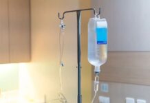 Médicos michoacanos alertan por sueros milagrosos