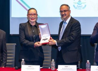 La autonomía universitaria es la condición para que la UMSNH pueda cumplir su función, afirma Yarabí Ávila al recibir la Medalla al Mérito Ciudadano