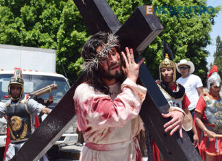 Pasión de Cristo conmueve corazones de cientos de visitantes, en Charo