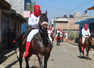 Los Espías a caballo, una tradición que se mantiene viva en Tzintzuntzan