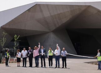 Rescatan auditorio del Complejo Deportivo Bicentenario