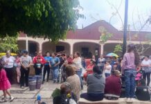 Acerca Belinda Iturbide servicios de salud a familias de El Granjenal