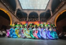 Palacio Municipal brilló con el folclor, la música y la tradición de “La Guelaguetza”