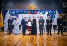 Yarabí Ávila entrega reconocimiento Legado Nicolaita