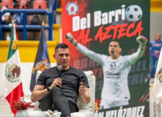 Ángel Malagón comparte experiencias de vida y consejos a estudiantes nicolaitas