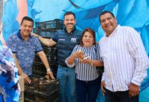 Yankel Benítez lleva programa de entrega de pollitas a Santa María de Guido