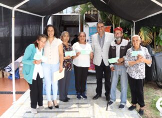 Adultos mayores de Acuitzio reciben visas de REFAMI para reencontrarse con sus hijos en Estados Unidos