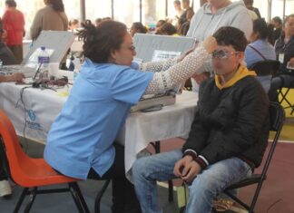 DIF Queréndaro transforma vidas con entrega gratuita de apoyos visuales y auditivos
