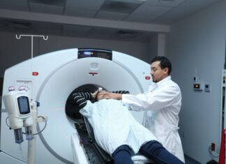 Avanzan tratamientos contra el cáncer en Michoacán; van 13 mil radioterapias en 10 meses: Bedolla